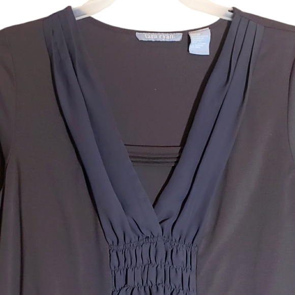 Tara Ryan women's XL gathered front v-neck polyester pullover top. 5091 - Picture 2 of 4